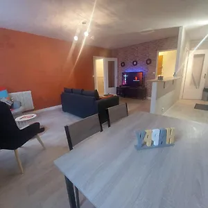  Appartement 5 Personnes 52m2 Avec Grand Salon Et 1 Chambre Proche Aeroport Et Gare France